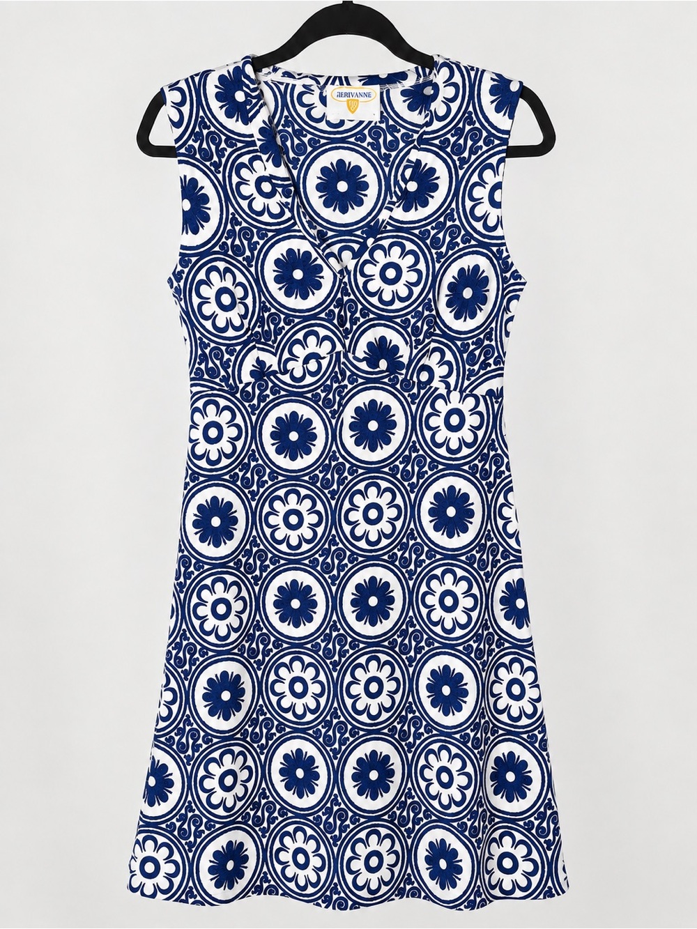 Vintage 1970s Gervanne Paris Size 4 Blue White Floral Medallion A-Line Dress